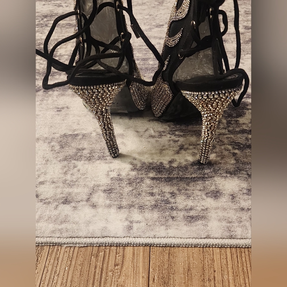 Azalea Wanf Elegant Black and Silver Women's Heels Size 7.5 - Picture 5 of 5